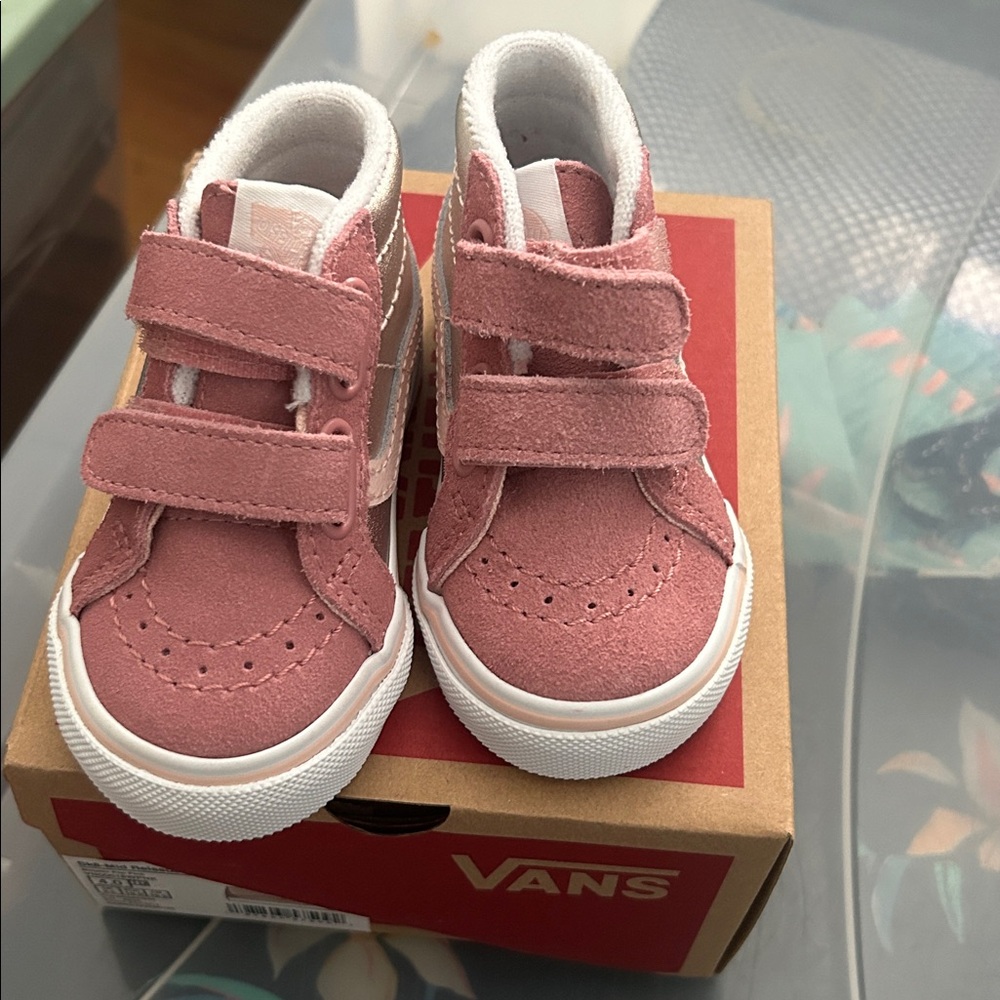 NEW IN BOX VANS Toddler Sk8-Mid Reissue V Sneakers Metallic Pop Pink SZ 4